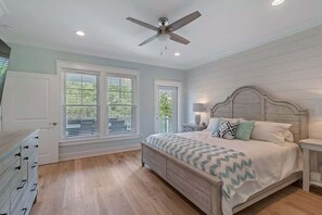 5 dormitorios, tabla de planchar con plancha, cuna de viaje y wifi