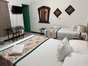 Standard Double Room | Laptop workspace, iron/ironing board, free WiFi - La Posadita de Bolonia (Managua)