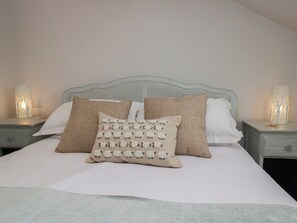 2 bedrooms, individually decorated, individually furnished, free WiFi