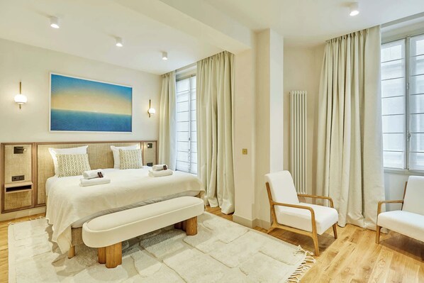 2 bedrooms, desk, iron/ironing board, WiFi