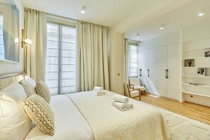 2 habitaciones, escritorio, tabla de planchar con plancha y wifi 