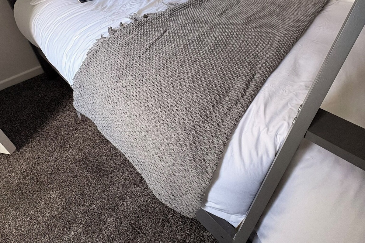 Egyptian cotton sheets, premium bedding, WiFi (free), bed sheets