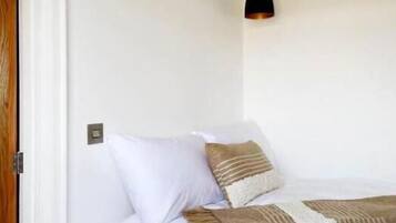 Luxury Cabin, 1 Bedroom, Balcony, Mountain View | Egyptian cotton sheets, premium bedding, free cots/infant beds