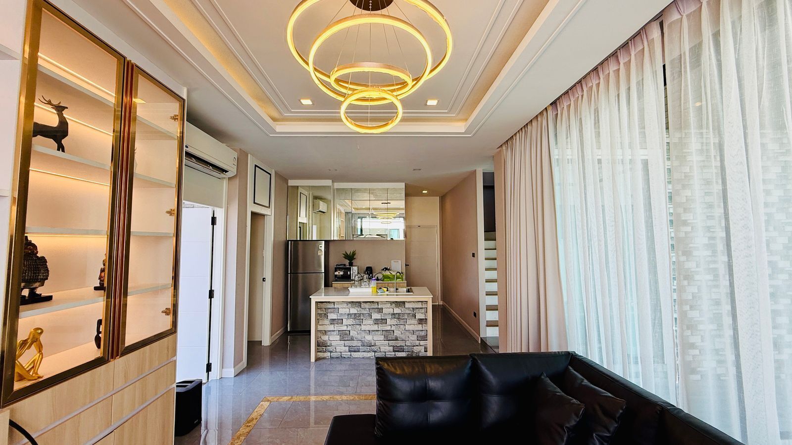 المنشأة من الداخل