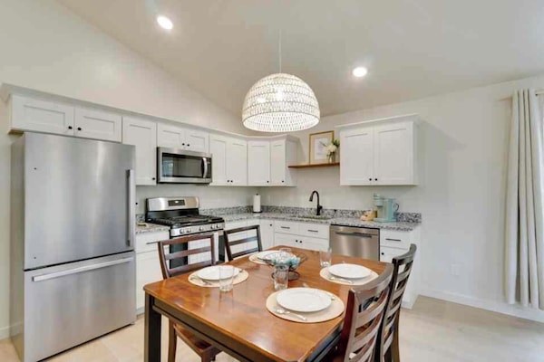 Geladeira, micro-ondas, fogão, cooktop