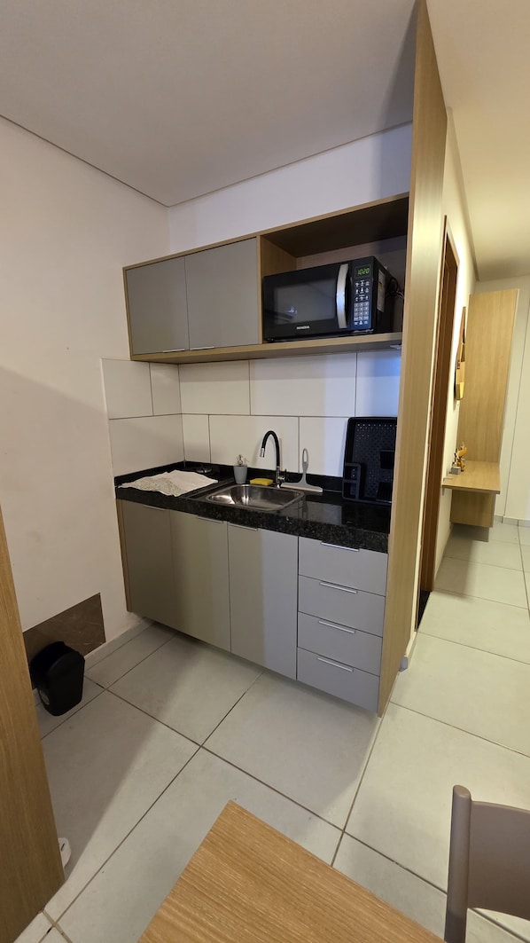 Appartement | Cuisine privée | Réfrigérateur, micro-ondes, plaque de cuisson