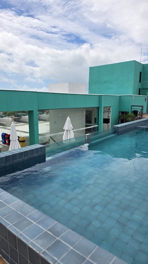 Kolam renang terbuka