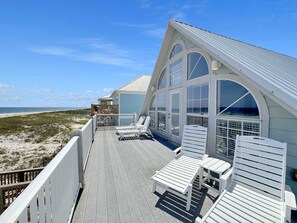 Terrace/patio - Beachfront for 24 - $400 Free Activities (Gulf Shores)
