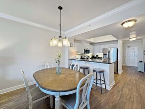 Dining - Crystal Tower | Free Activities | Beach | Pools (Gulf Shores)