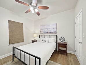 2 bedrooms, desk, iron/ironing board, WiFi - Crystal Tower | Free Activities | Beach | Pools (Gulf Shores)