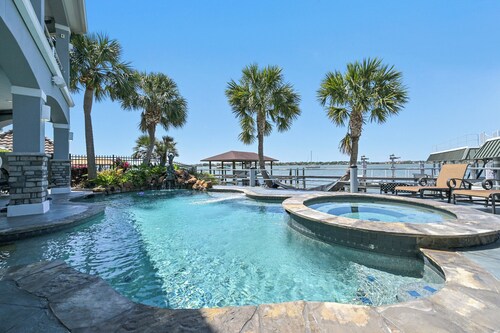 Luxury Waterfront Estate-Private Pool/Sunset Views