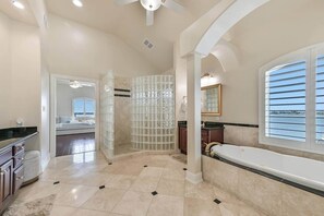 Regadera, tina de hidromasaje, secadora de cabello, bidet 