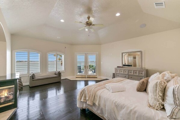 5 slaapkamers, een strijkplank/strijkijzer, gratis wifi, beddengoed