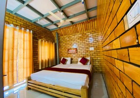 Luxury Room | In-room safe, free WiFi, bed sheets