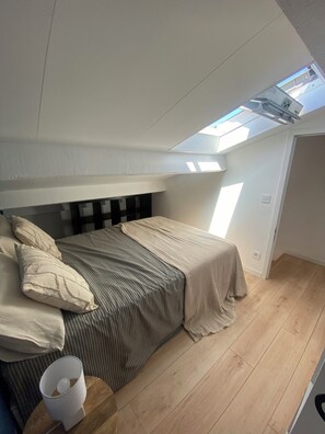 2 bedrooms, iron/ironing board, WiFi