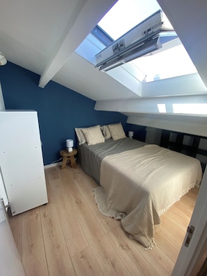 2 bedrooms, iron/ironing board, WiFi