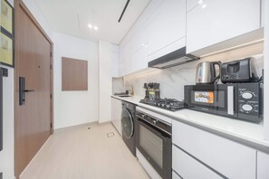 Fridge, microwave, oven, stovetop