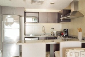 Fridge, microwave, stovetop, dishwasher