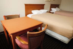 Double or Twin Room | Meja, seterika/papan seterika, Wi-fi percuma