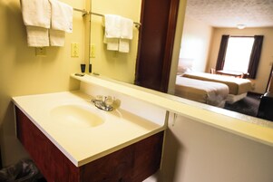Double or Twin Room | Bathroom
