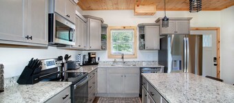 Dollywood Retreat with Hot Tub, Indoor Pool & Game Room | Sleeps 11