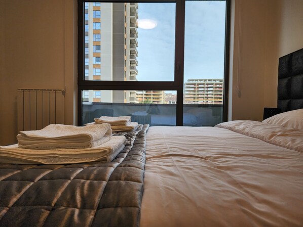 1 habitación, tabla de planchar con plancha, wifi y ropa de cama