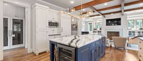 Frigorífic, microones, forn i placa de cuina