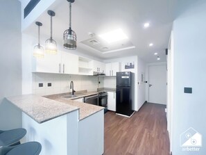冰箱、微波炉、茶具/咖啡用具、烤面包机