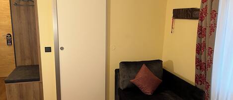 Classic Double Room | In-room safe, desk, laptop workspace, soundproofing