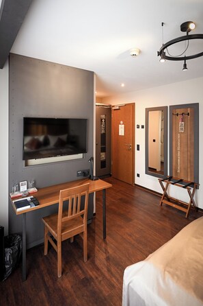 Coffre-fort, bureau, espace de travail pour ordinateurs portables