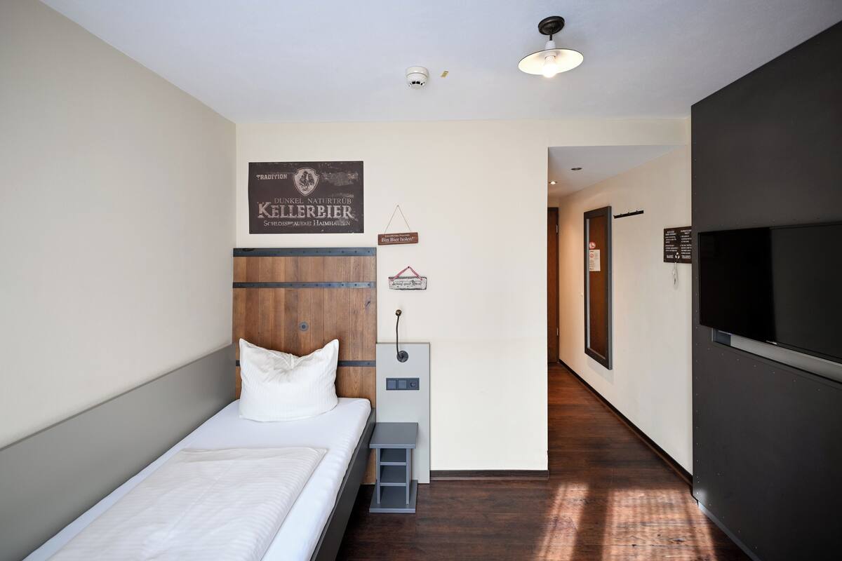 Comfort Single Room | In-room safe, desk, laptop workspace, soundproofing