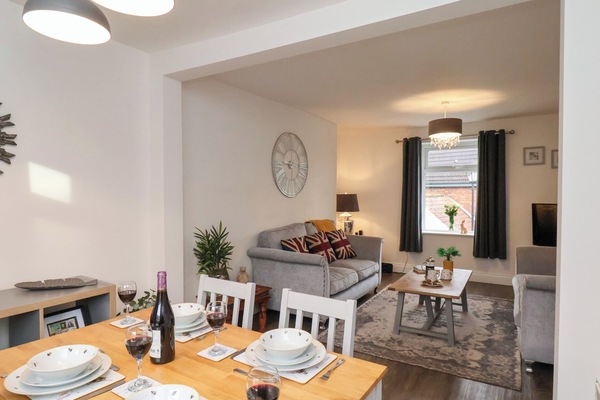 Cottage | Dining
