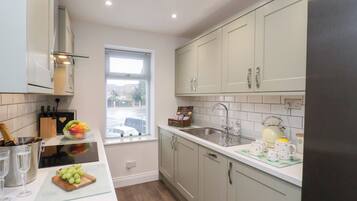 Dishwasher, cookware/dishes/utensils