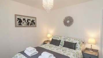 Cottage | 2 bedrooms, individually decorated, individually furnished, free WiFi