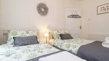 Cottage | 2 bedrooms, individually decorated, individually furnished, free WiFi