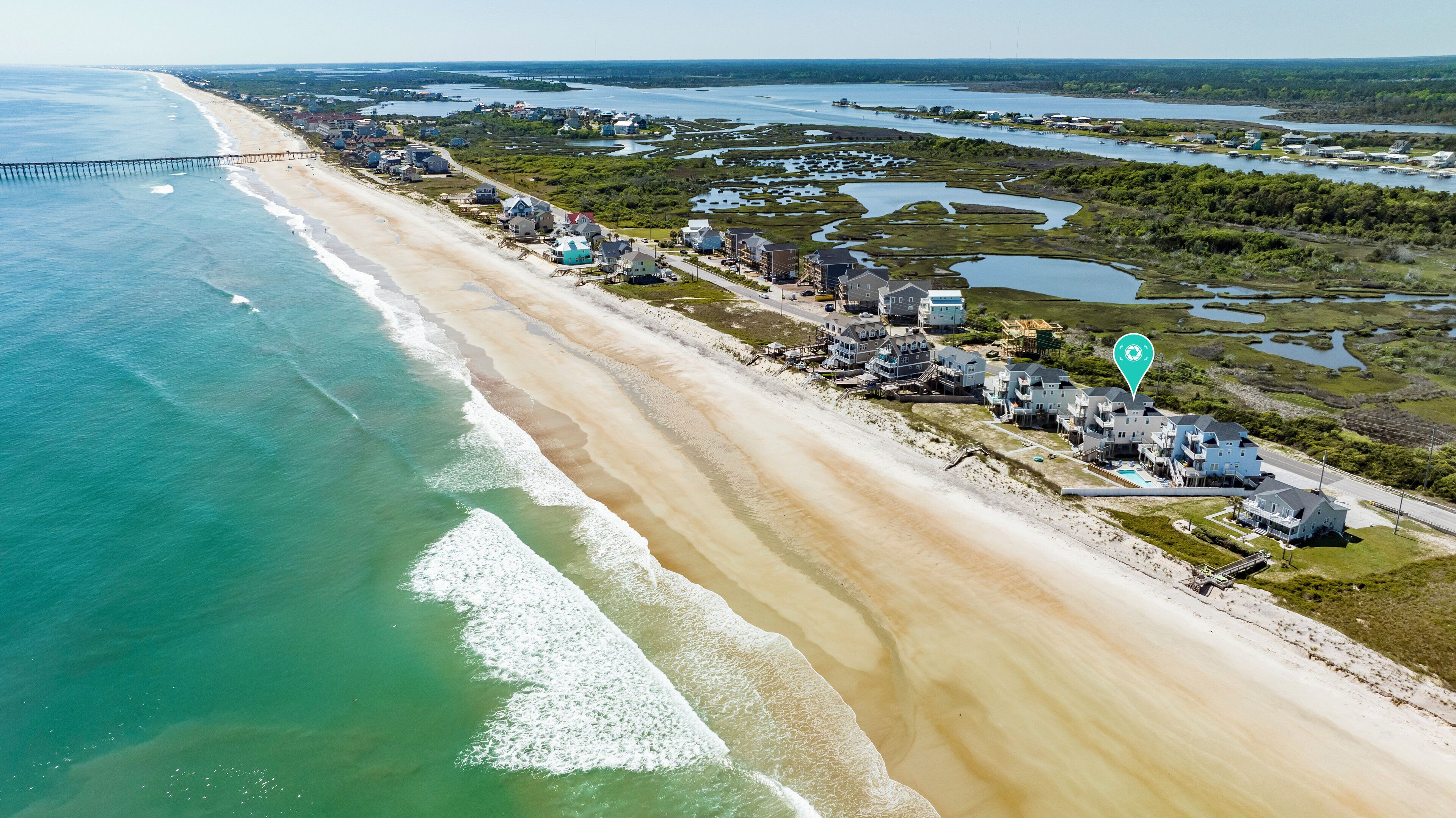 En la playa y camastros 
