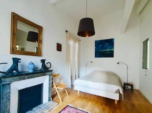 2 chambres, bureau, draps fournis