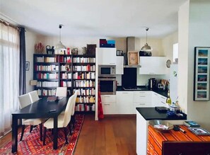 Réfrigérateur, micro-ondes, four, lave-vaisselle