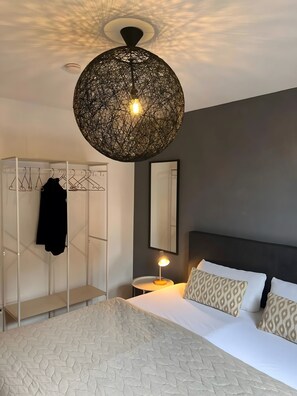 2 quartos, ferros/tábuas de passar roupa, Wi-Fi, roupa de cama