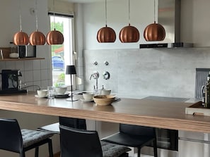 Geladeira, fogão, cooktop, lava-louças