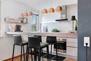 Fridge, oven, stovetop, dishwasher