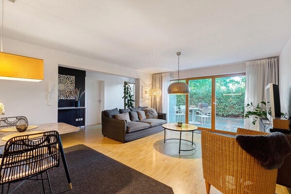 TV - Apartment 'Fewo Spectrum' with Private Terrace and Wi-Fi (Überlingen)