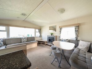 Living area - Windsurfers Rest - Hayling Island (Hayling Island)
