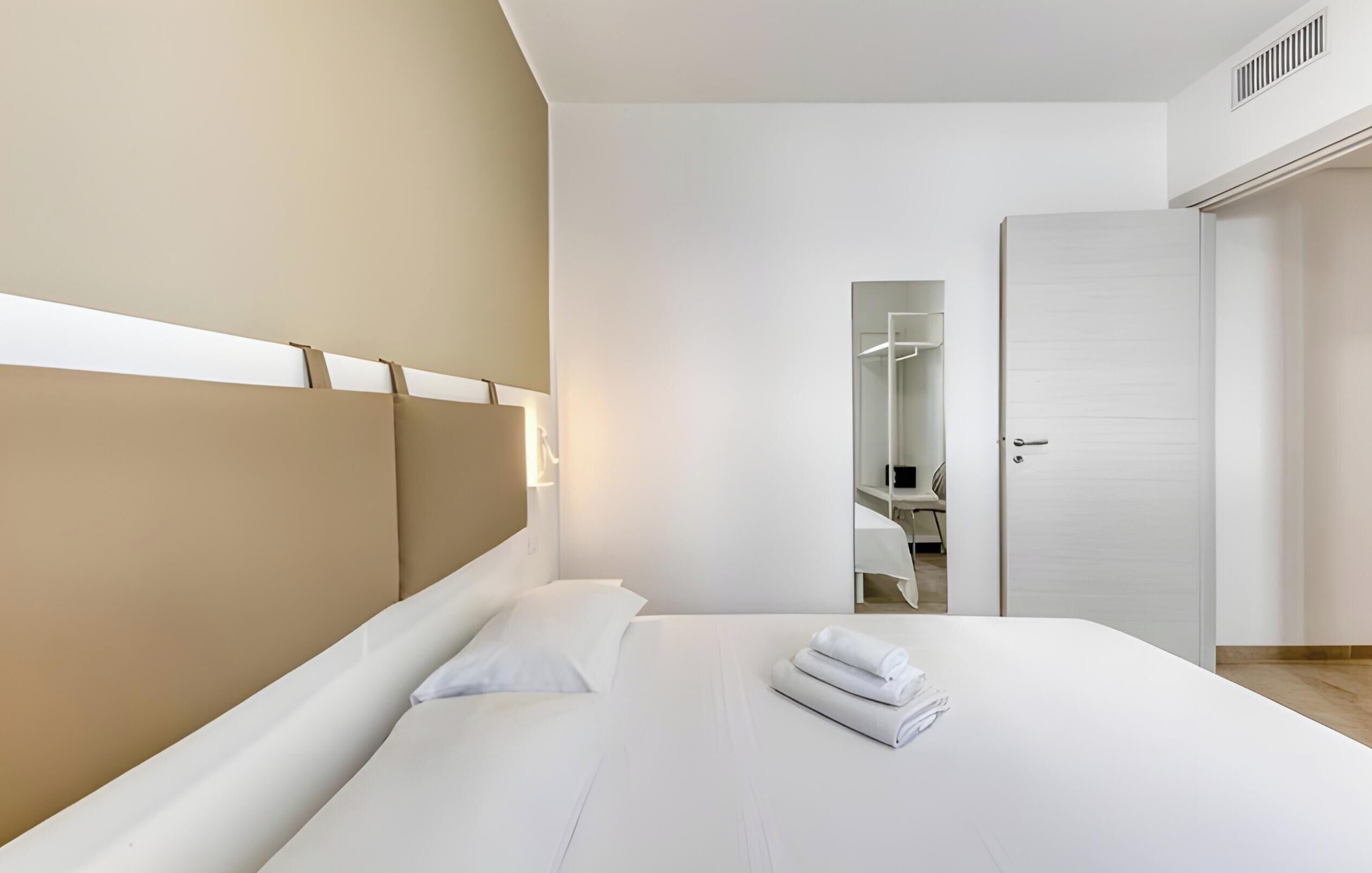 2 bedrooms, iron/ironing board, bed sheets