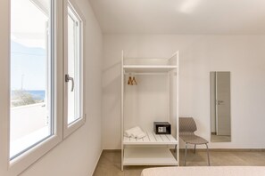 2 habitaciones, tabla de planchar con plancha y ropa de cama