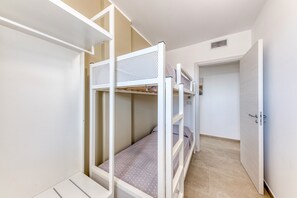 2 Schlafzimmer, Bügeleisen/Bügelbrett, Bettwäsche