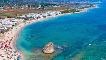 Una spiaggia nelle vicinanze