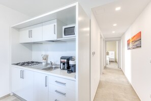 Fridge, microwave, stovetop, coffee/tea maker - Apartment 'Unit 1' with air conditioning (Ugento)