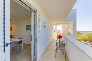 Outdoor dining - Apartment 'Unit 1' with air conditioning (Ugento)