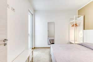 2 bedrooms, iron/ironing board, bed sheets